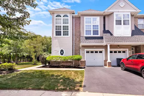17 Island Breeze Ct, Manahawkin, NJ 08050