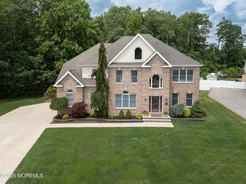 751 Opatut Ct, Toms River, NJ 08753