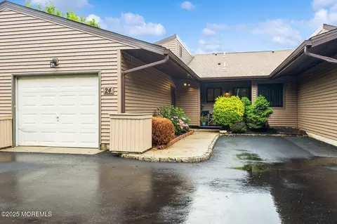 24 Ellsworth Ct, Red Bank, NJ 07701