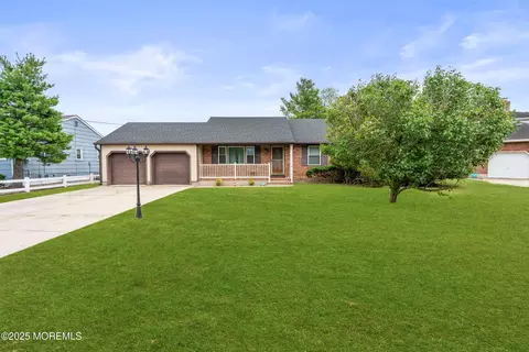 401 Meredith Ln, Brick, NJ 08723 photo 3