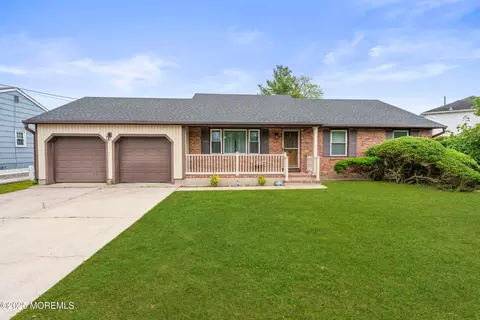 401 Meredith Ln, Brick, NJ 08723