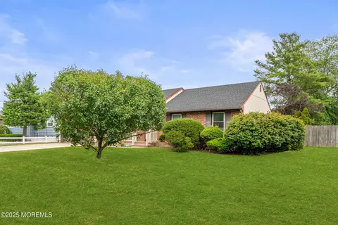 401 Meredith Ln, Brick, NJ 08723 photo 4
