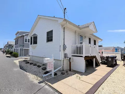 215 Harbor Dr, Lavallette, NJ 08735