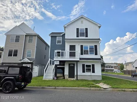 359 Lorillard Ave, Union Beach, NJ 07735