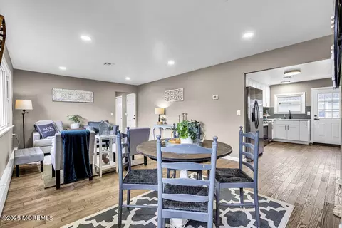 25 Montserrat St, Toms River, NJ 08757