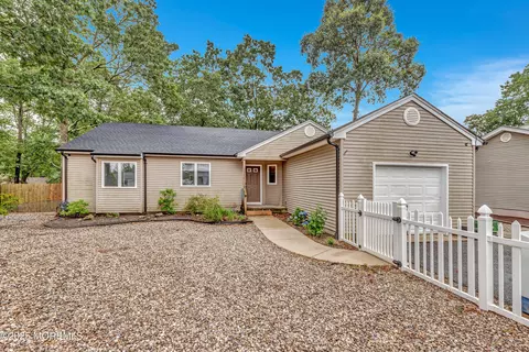 1211 Windlass Dr, Manahawkin, NJ 08050