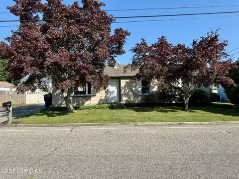 1137 Pacific Ave, Beachwood, NJ 08722