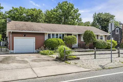 648 E Bayview Ave, Ocean Gate, NJ 08740