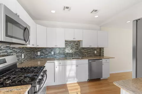 Kitchen - 21 Scoop Rd, Brick, NJ 08723 photo 2 of 3