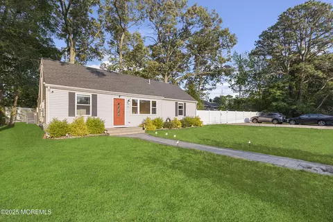 Exterior - 21 Scoop Rd, Brick, NJ 08723 photo 1 of 5