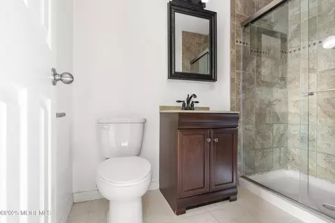 Bath - 21 Scoop Rd, Brick, NJ 08723 photo 2 of 2