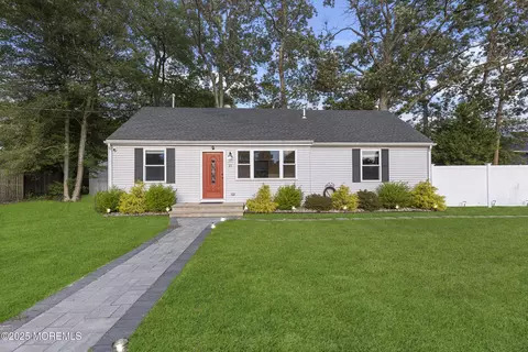 21 Scoop Rd, Brick, NJ 08723