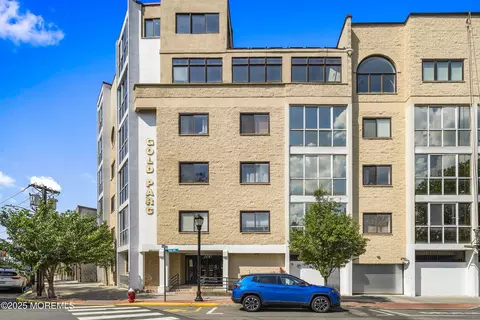 200 Paterson Plank Rd #302, Union City, NJ 07087