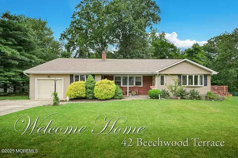 42 Beechwood Ter, Matawan, NJ 07747