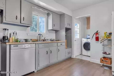 Kitchen - 8 Spruce Ter, Jackson, NJ 08527 photo 1 of 2