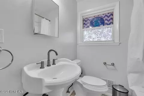 Bath - 8 Spruce Ter, Jackson, NJ 08527 photo 1 of 3