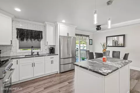 Kitchen - 56 Walter Dr, Jackson, NJ 08527 photo 1 of 2
