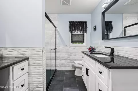 Bath - 56 Walter Dr, Jackson, NJ 08527 photo 1 of 2