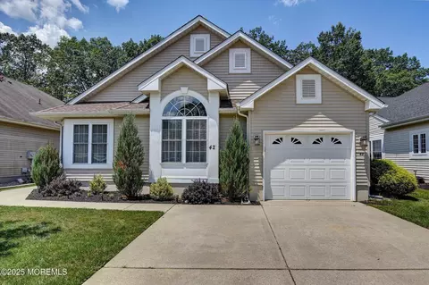 42 Merion Ln, Jackson, NJ 08527
