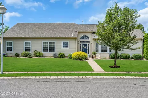 16 Vecchio Rd, Manchester, NJ 08759