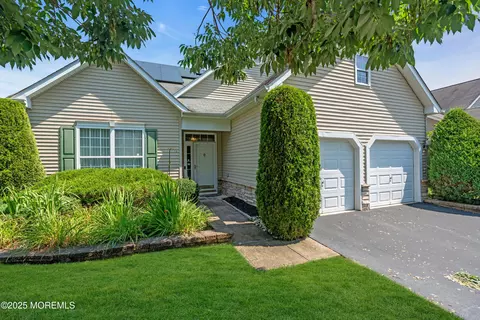 252 Enclave Blvd, Lakewood, NJ 08701
