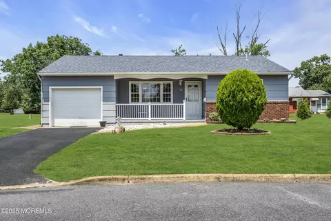14 Woodbury Ct, Toms River, NJ 08757