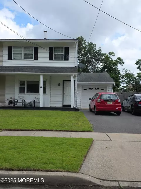 722 Maple St, Lakehurst, NJ 08733