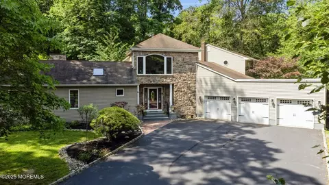 2 Derby Ln, East Brunswick, NJ 08816