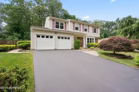 11 Hazelwood Ct, Howell, NJ 07731