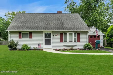 99 Roosevelt Cir E, Red Bank, NJ 07701