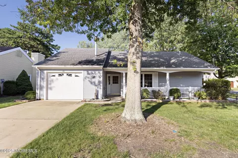 40 Canterbury Dr, Forked River, NJ 08731