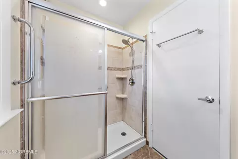 Bath - 40 Canterbury Dr, Forked River, NJ 08731 photo 4 of 4