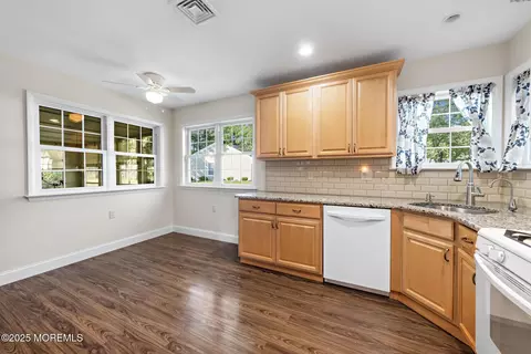 Kitchen - 40 Canterbury Dr, Forked River, NJ 08731 photo 5 of 5