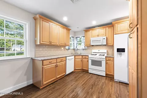 Kitchen - 40 Canterbury Dr, Forked River, NJ 08731 photo 1 of 5