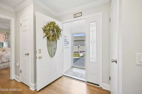 25 Tropicana Ct, Toms River, NJ 08757