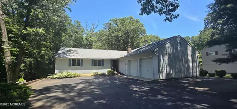 51 Oak Ln, New Egypt, NJ 08533