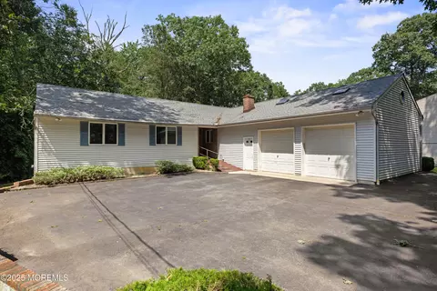 51 Oak Ln, New Egypt, NJ 08533