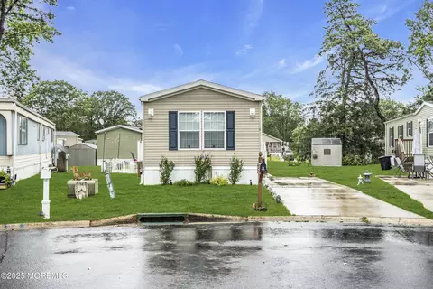 6 Rabbit Ct, Whiting, NJ 08759