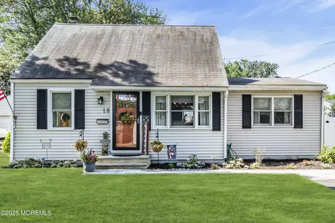 18 Woody Ter, Keansburg, NJ 07734