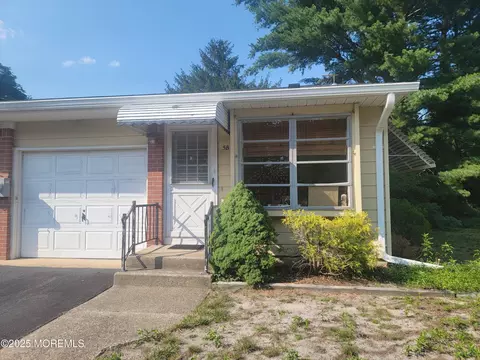 5 Lenape Dr # B, Whiting, NJ 08759