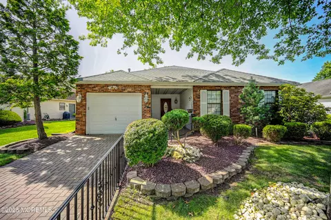 117 Murray Hill Ter, Marlboro, NJ 07746