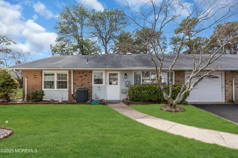 66 Buckingham Dr # B, Manchester, NJ 08759