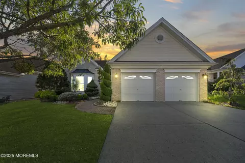 14 Barton Creek Rd, Jackson, NJ 08527