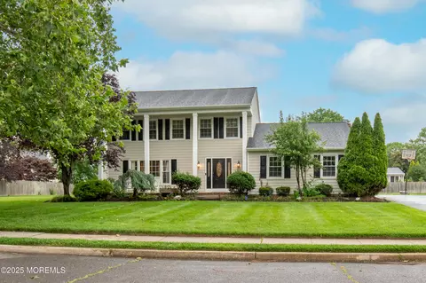 619 Dogwood Ter, Middletown, NJ 07748