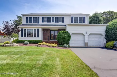 16 Locksley Ln, Manalapan, NJ 07726