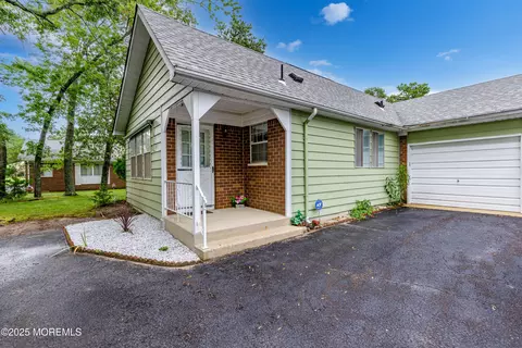7 Lexington Dr #D, Whiting, NJ 08759