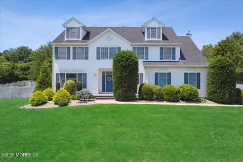 140 Palisade Dr, Freehold, NJ 07728