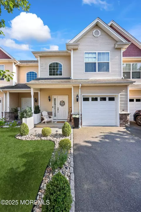 100 Pine St #9, Lakehurst, NJ 08733