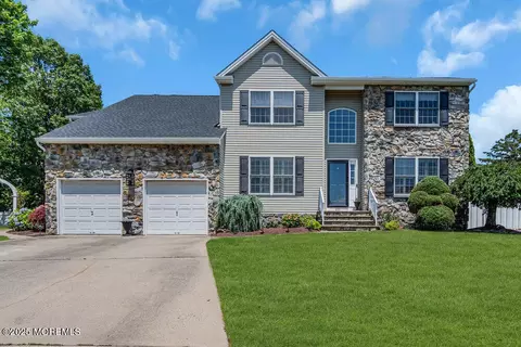 101 Taft Ct, Brick, NJ 08724