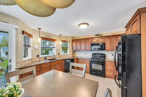 Kitchen - 1007 Aloha Dr, Forked River, NJ 08731 photo 4 of 5